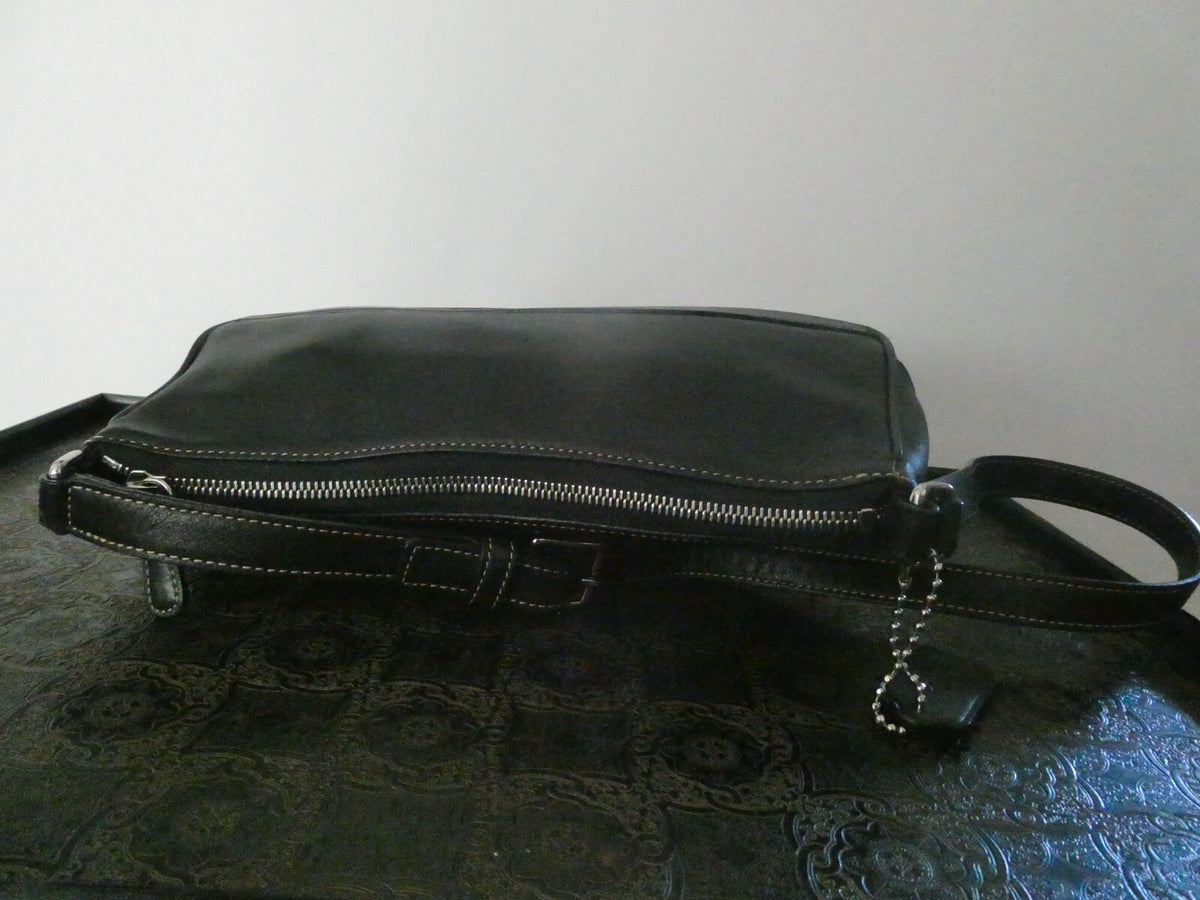 Authentic Coach vintage black purse shoulder handbag D3P-7587