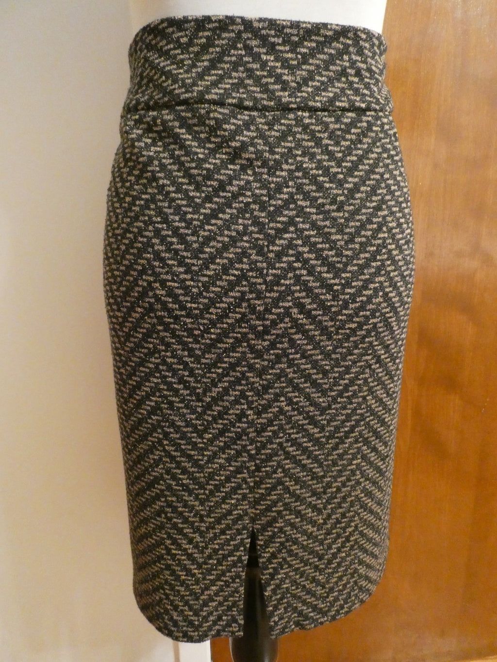 New York & Company woven pattern pencil classic and polished skirt Medium