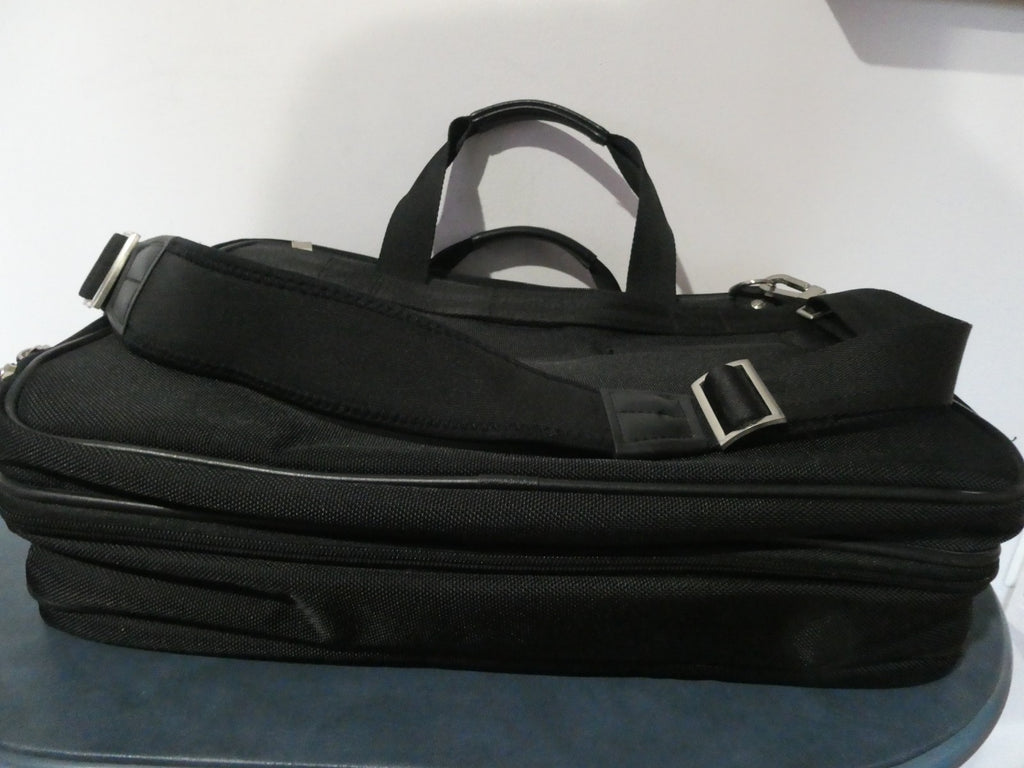 Kenneth Cole Reaction Black Expandable Laptop Messenger Bag Briefcase Crossbody