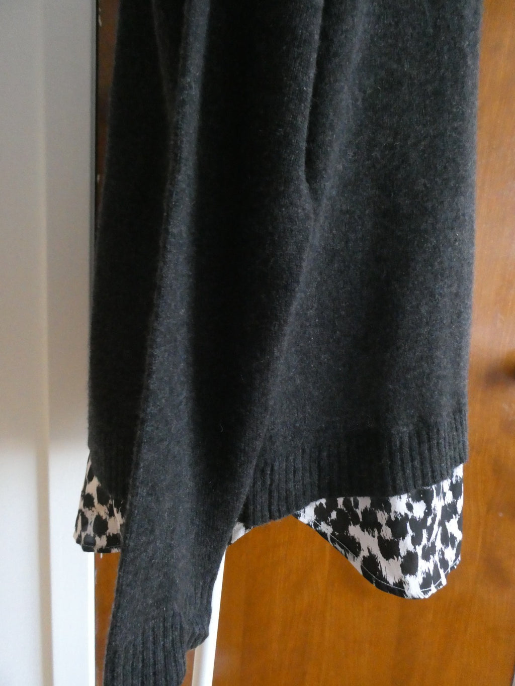 Luxury Bloomingdale’s women’s sweater crafted from 100% cashmere Size Xlarge NEW