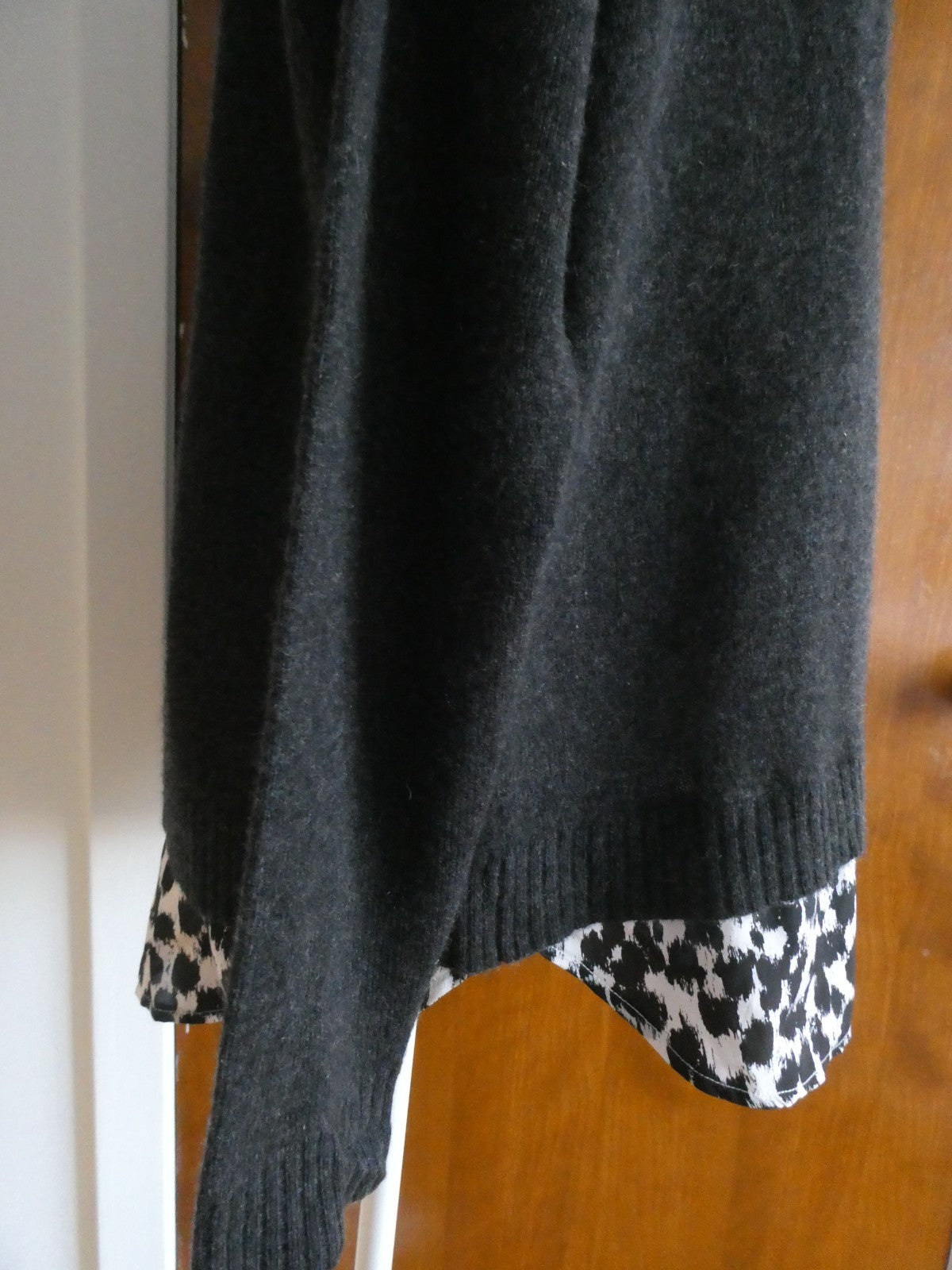 Luxury Bloomingdale’s women’s sweater crafted from 100% cashmere Size Xlarge NEW