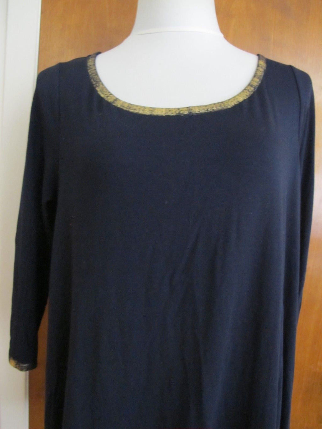 Tahari women's navy decorated A-line long sleeves top size medium new
