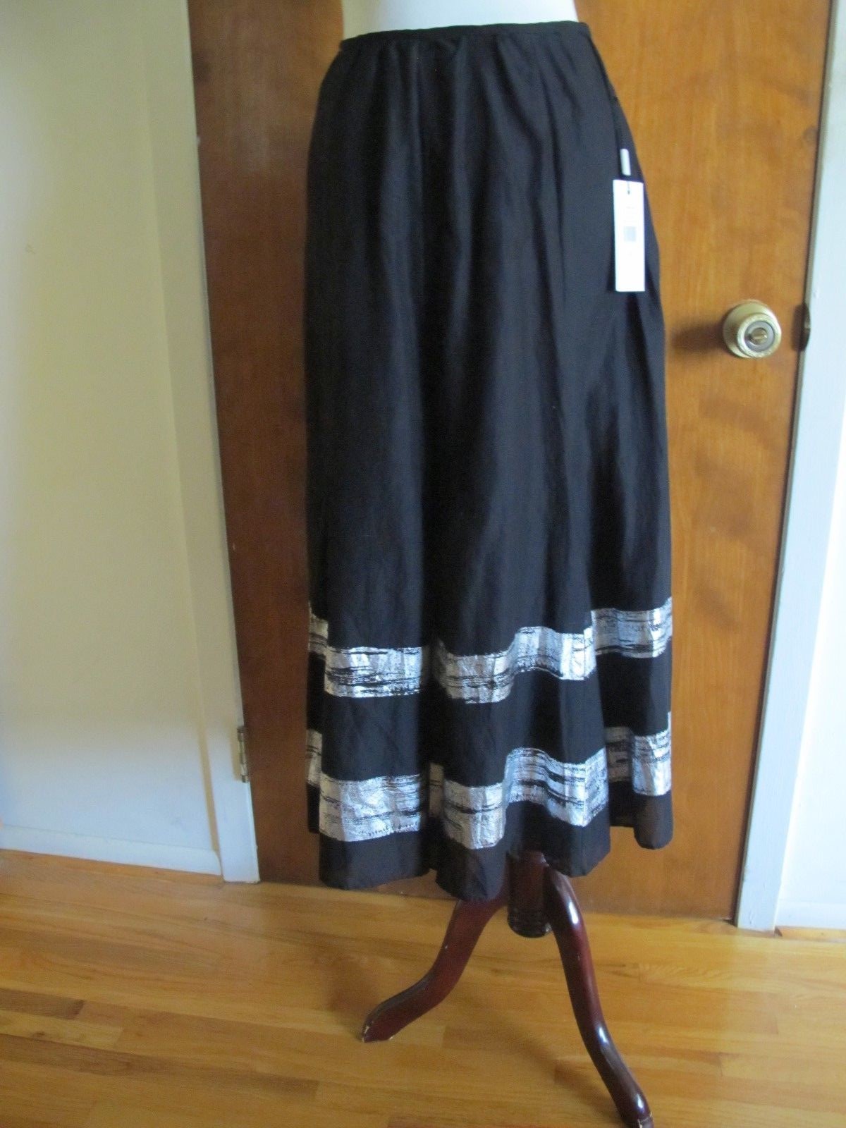 Calvin Klein women's black lined lightweight soft fabric skirt size 2
