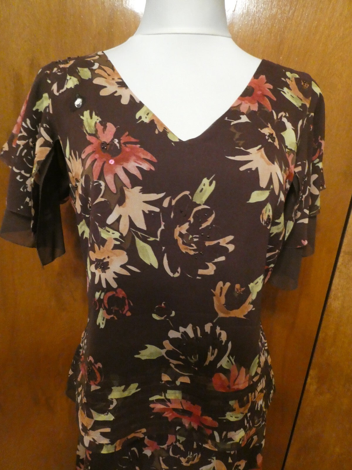 Adrianna Papelle 100% silk sequined with flattering sleeves size 12 evening suit