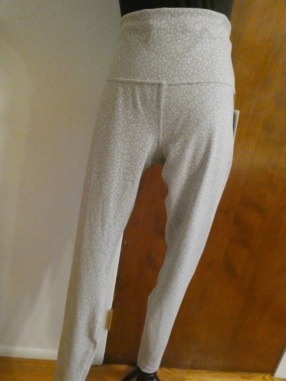 Lululemon Women Wunder Train High-Rise Crop 28" White/Gray Size 14