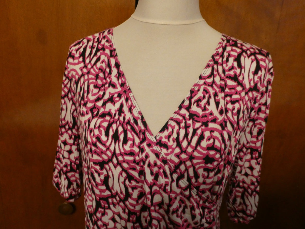 Dana Buchman women’s black/white, red soft rayon v- neck top size XLarge