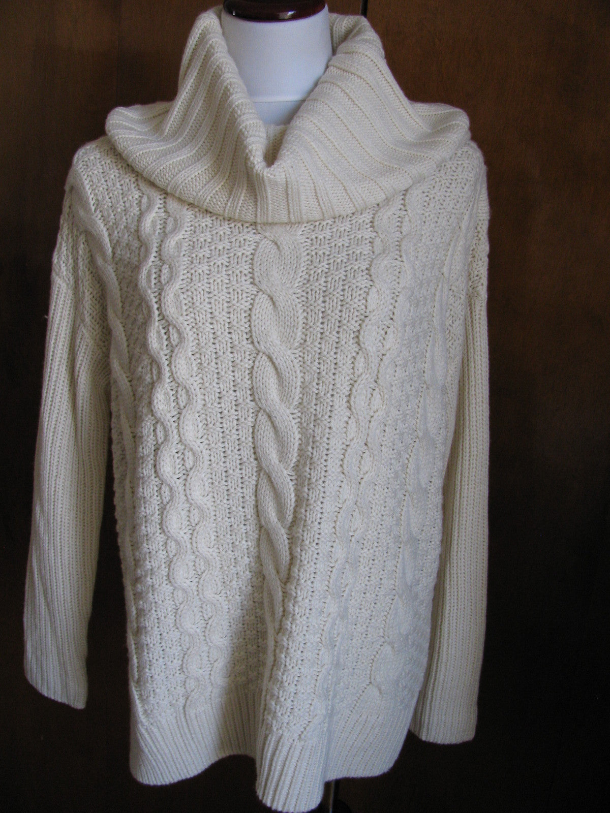 G H Bass & Co women’s ivory cowlneck cableknit gorgeous sweater Medium NWT 