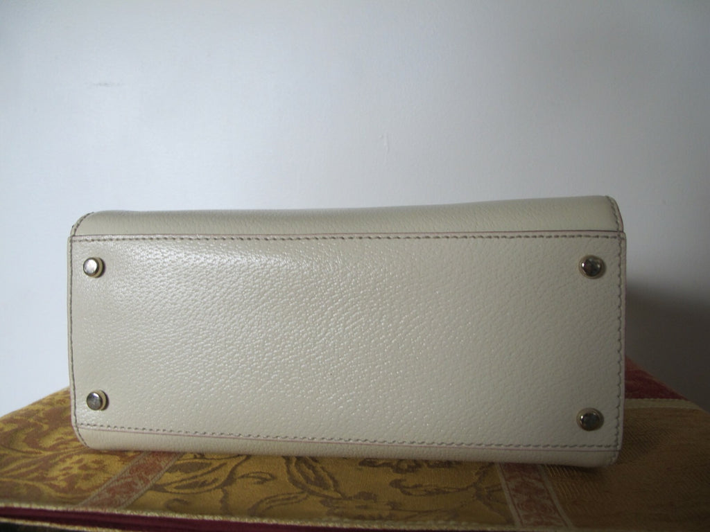 Kate Spade Women’s Gorgeous off white pebbled leather  purse bag 