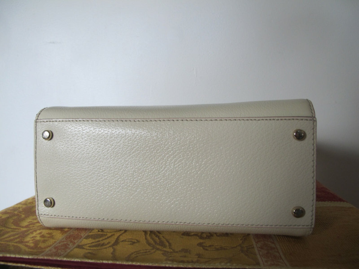 Kate Spade Women’s Gorgeous off white pebbled leather  purse bag 