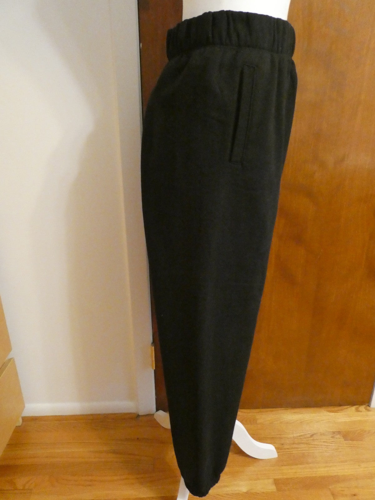 DKNY Sport Rhinestone Logo Jogger Sweatpants Black Red Size Large NWT DP5P3737