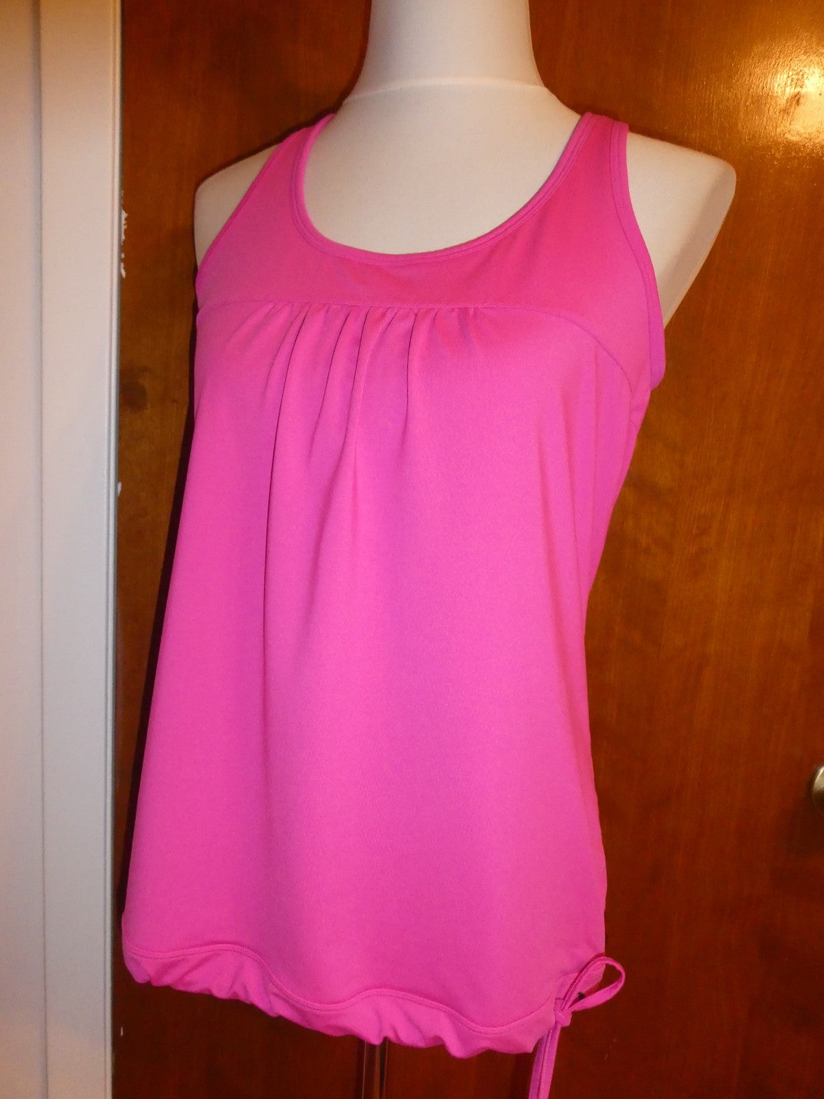 Athleta Women’s Pink Tank Top Large Sleeveless Racerback Ruffle Hem Stretch