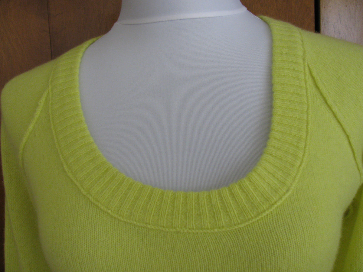 Aqua Womens Yellow Cashmere Boat Neck Back Detailed Long Sleeves Sweater