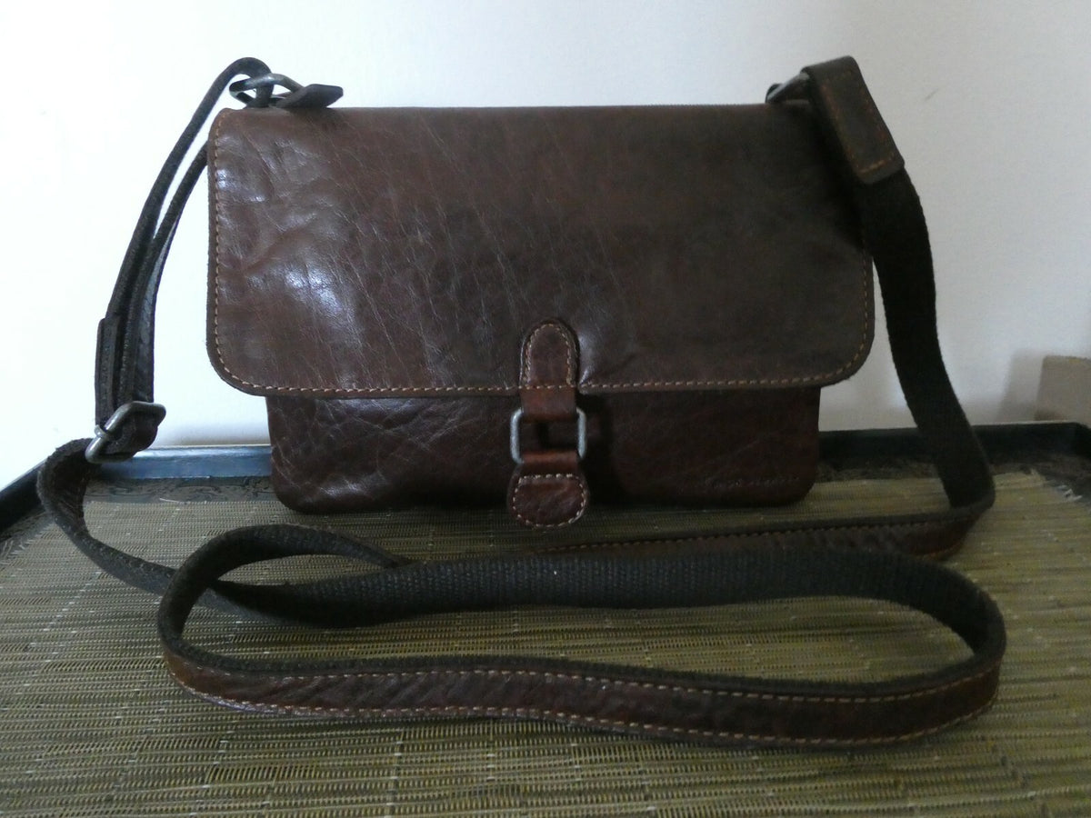 Jack Georges Voyager Women’s Brown Jeanine Leather Wallet Messenger & Cross Body