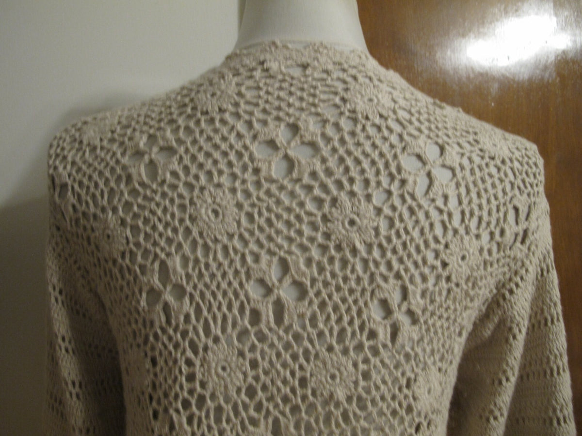 Women's beige knitted gorgeous buttoned cardigan S/M from Italy.