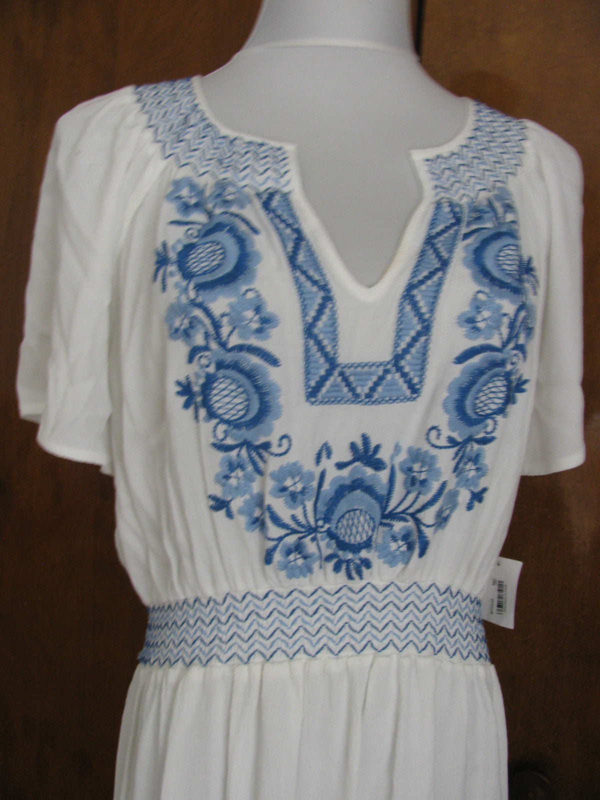 Impulse women's white embroidered dress size XLarge NWT 
