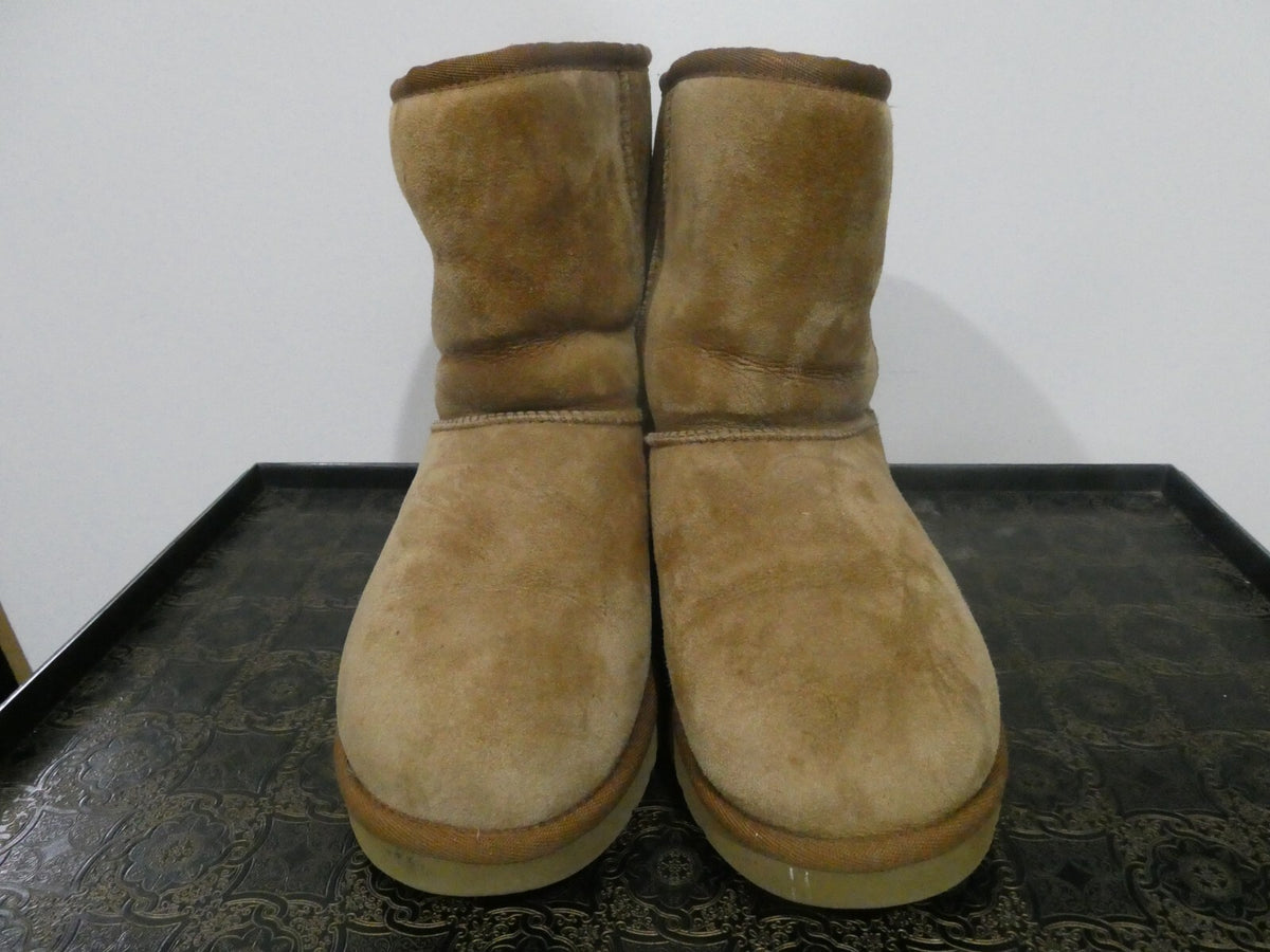 UGG Women's Brown Cuff Short Sheepskin Boots Size W7 preowned