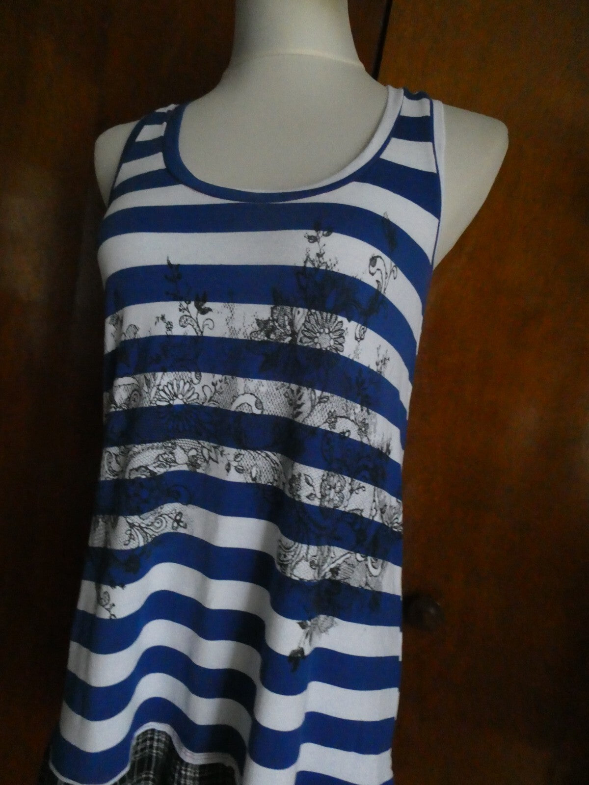 Scrapbook women’s Long sleeveless long top multicolor large
