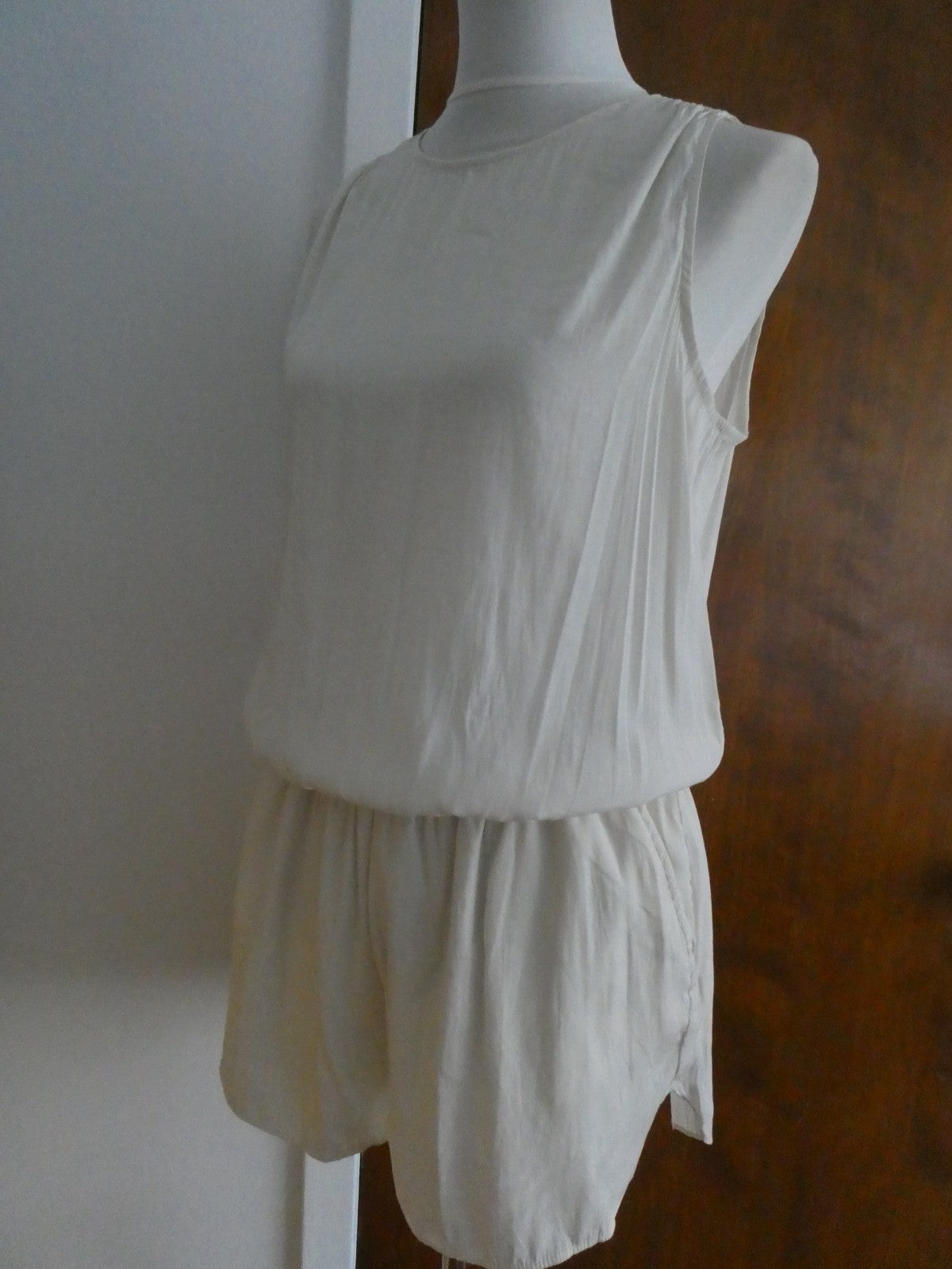 Gap Women's Ivory Sleeveless Romper Shorts Lined Size Large NWT Pull On