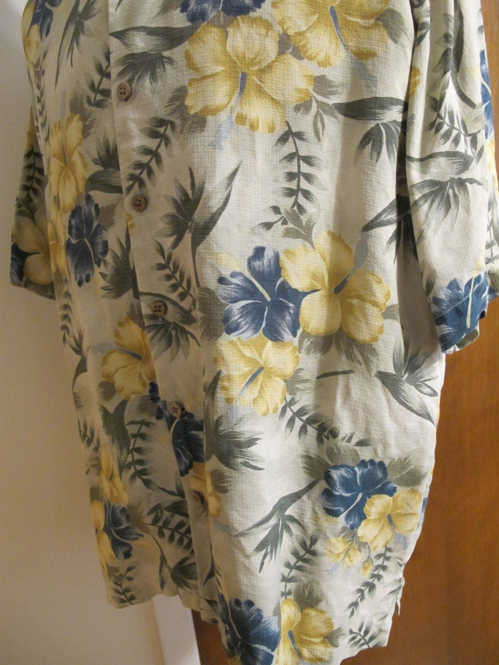 Tommy Bahama Men's Silk Multi Color Blue Yellow Green Shirt Size Large Very Nice