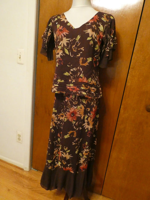 Adrianna Papelle 100% silk sequined with flattering sleeves size 12 evening suit