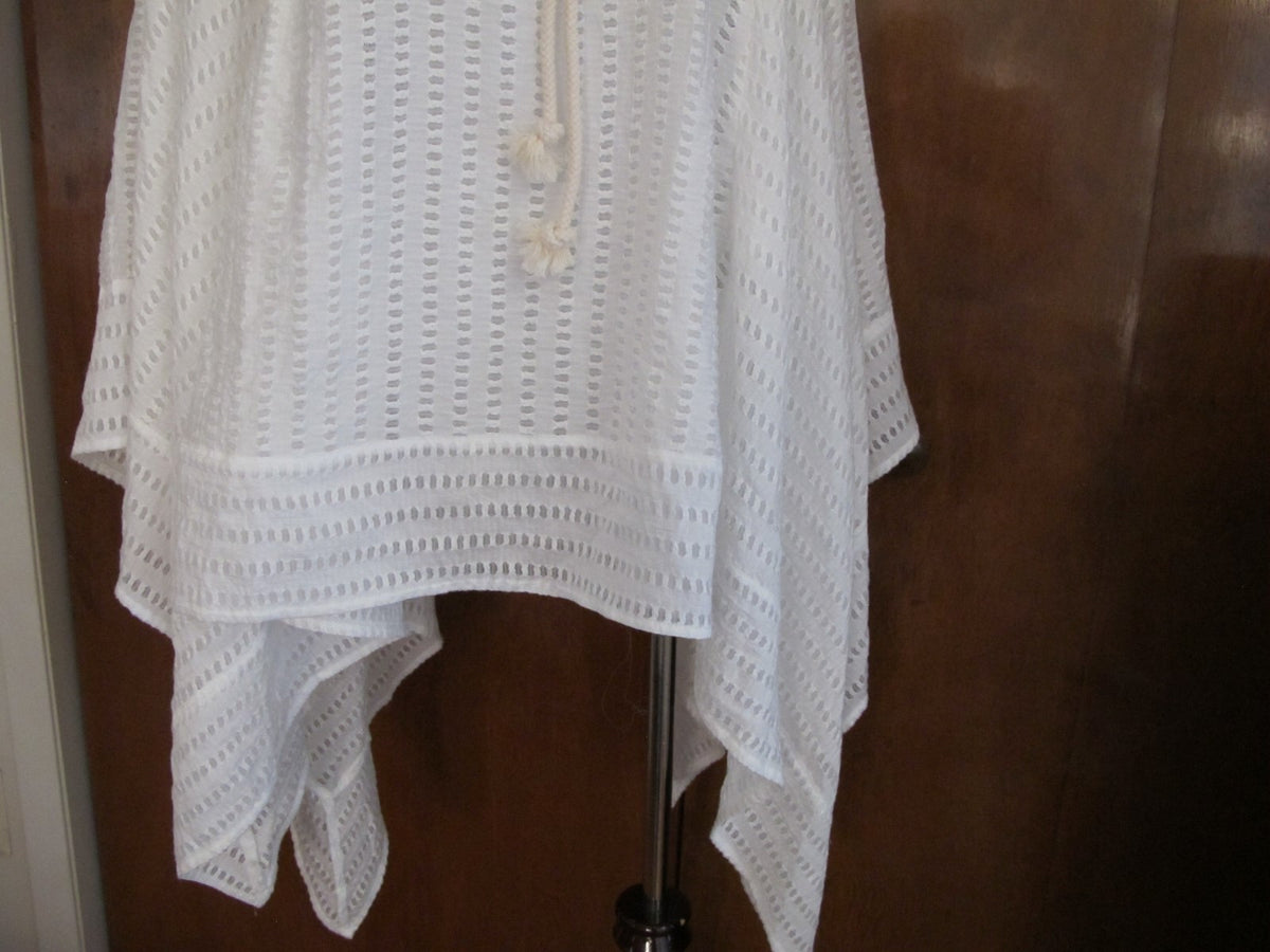 Anthropologie Lilka women’s White Ob Beach Poncho Fits All Size NWT