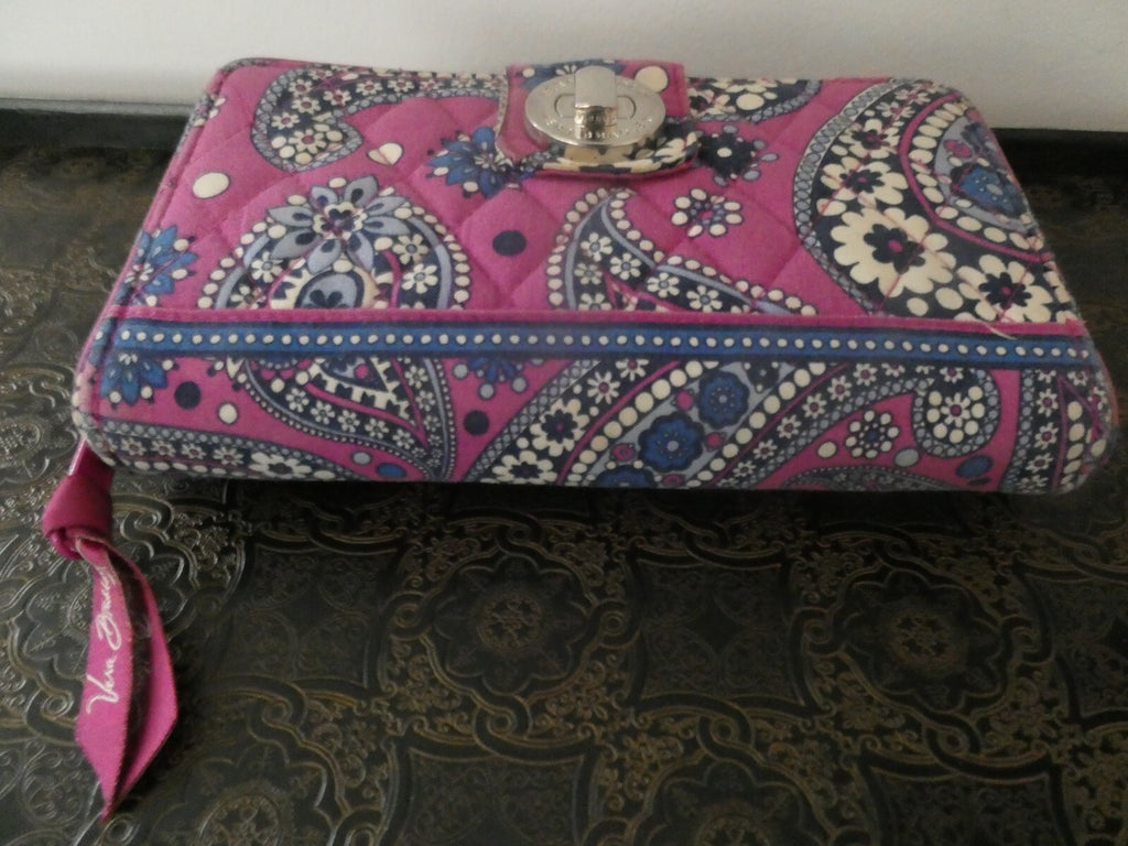 Vera Bradley Women’s Turncock Pink Floral Pattern Wallet Size Large