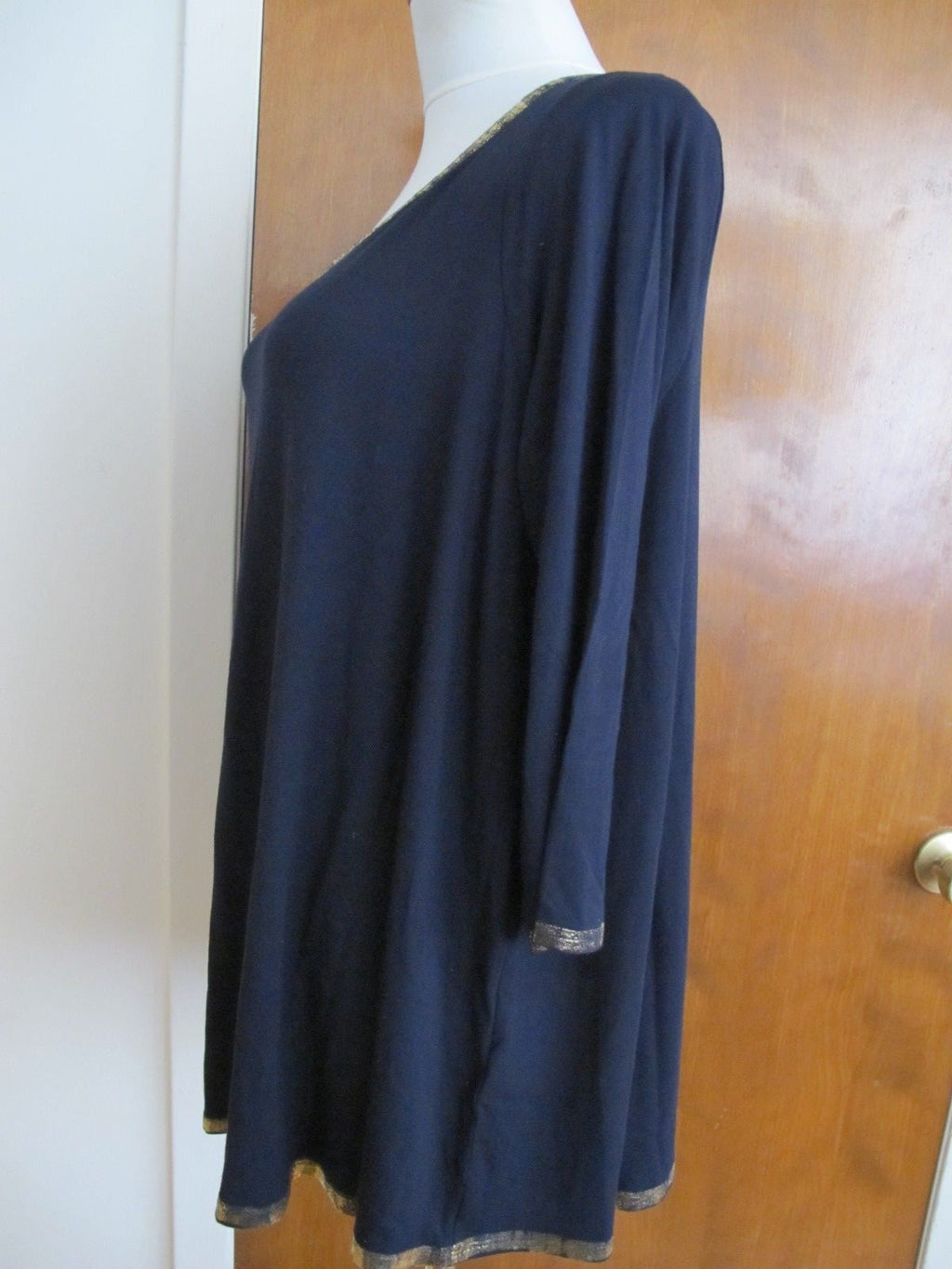Tahari women's navy decorated A-line long sleeves top size medium new