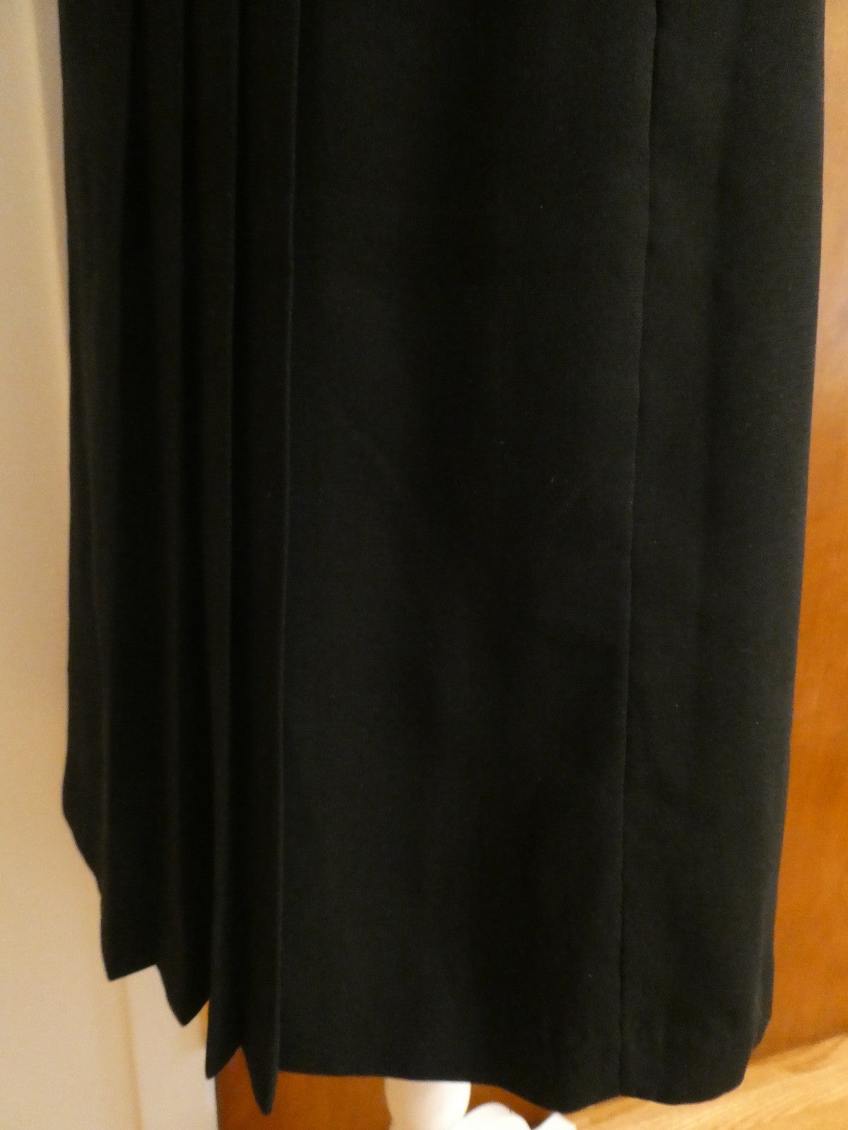 Canada women's black wool stylish front left side pleated skirt size 12