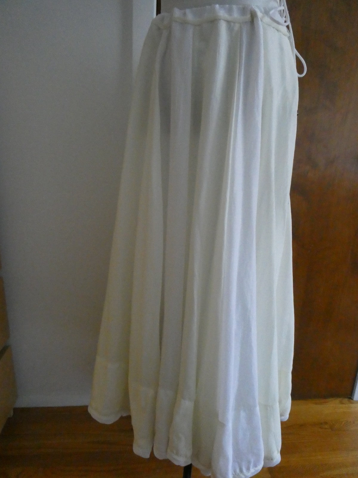 Mix Nouveau Women’s Long Lined Skirt Vanilla Size Medium NWT Style #24712