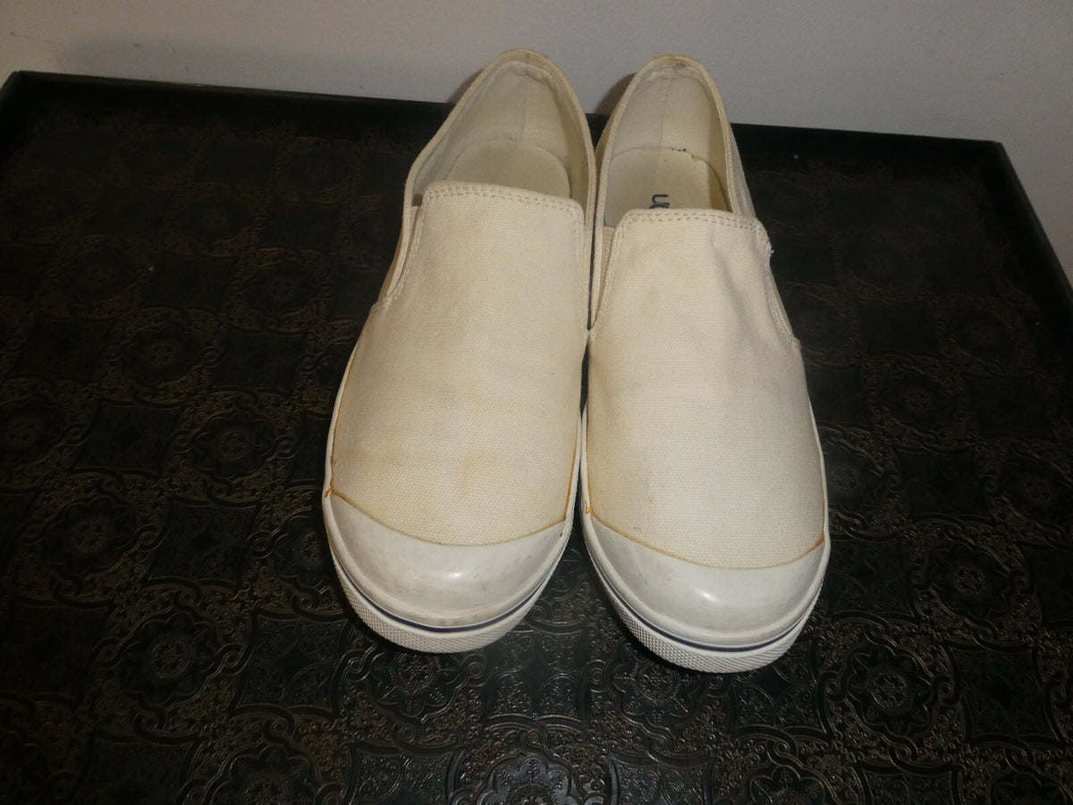 UGG Women’s Ivory Slip On Sneakers Size 5 US