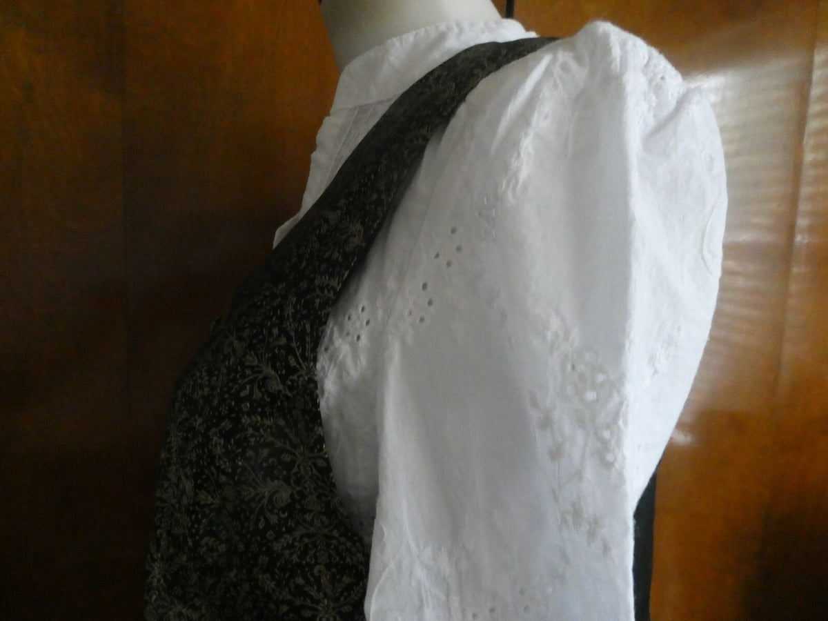 Cricket Lane Women Black Gold Geo Print Gorgeous Vest Size LP