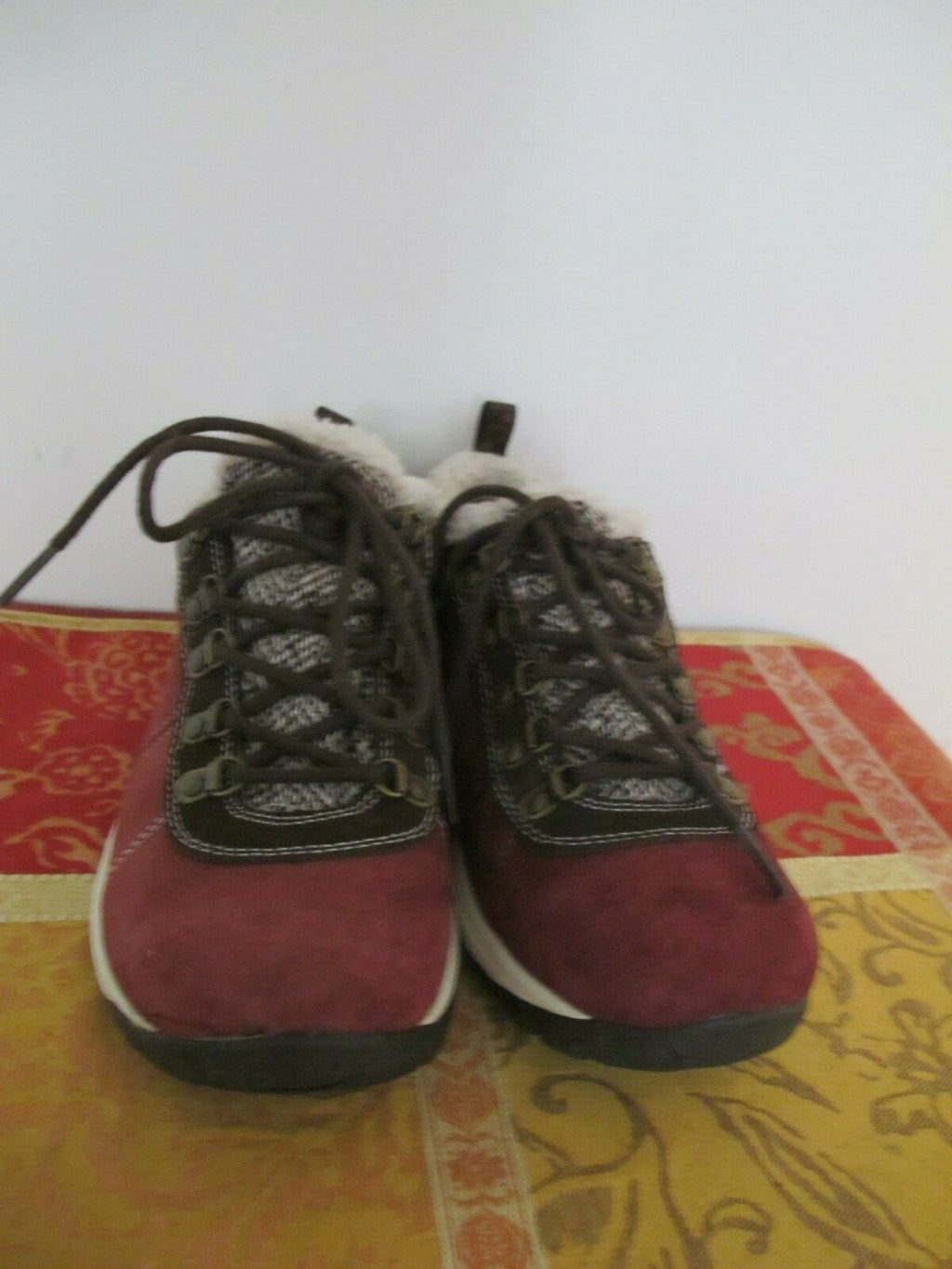 Merrell Air Cushion Women’s burgundy suede sneakers shoe size US 8 