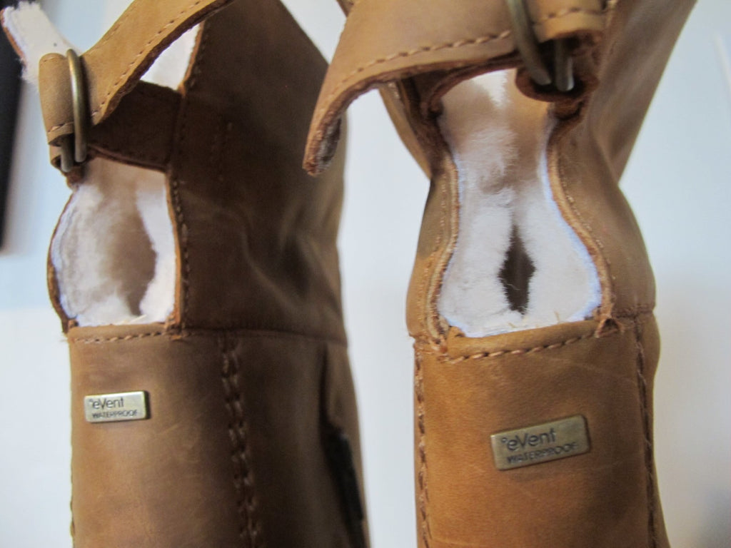 UGG Australia women’s beige brown waterproof New boots 6.5 (Runs small) fits 5.5