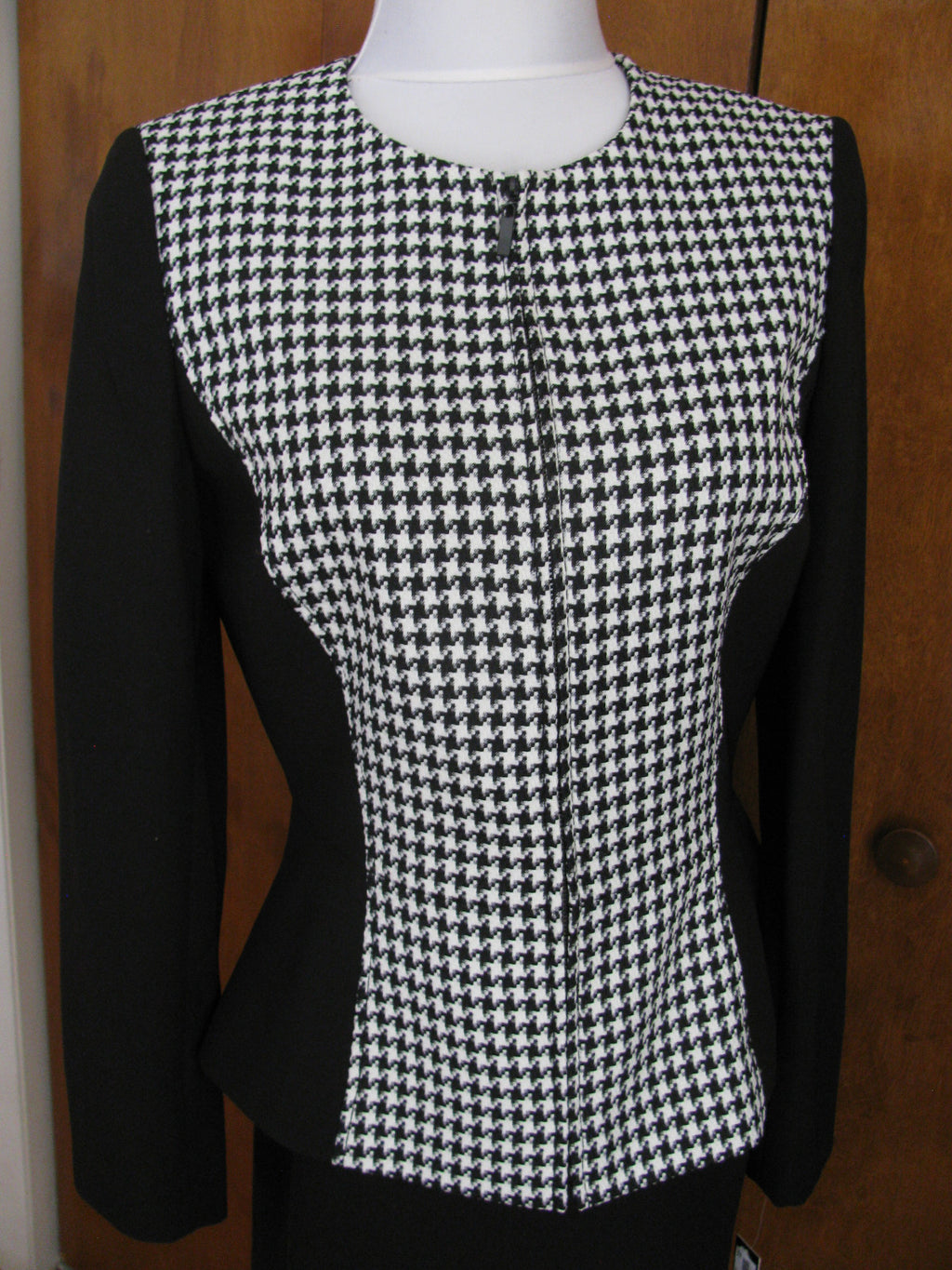 Tahari Asl women's Two Piece Peplum Skirt Suit Black white New