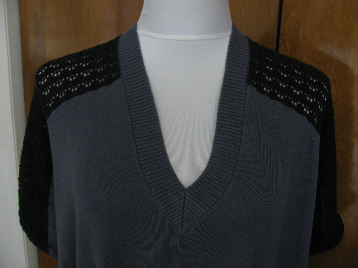 Gap women's gray black knitted gorgeous dolman vest large
