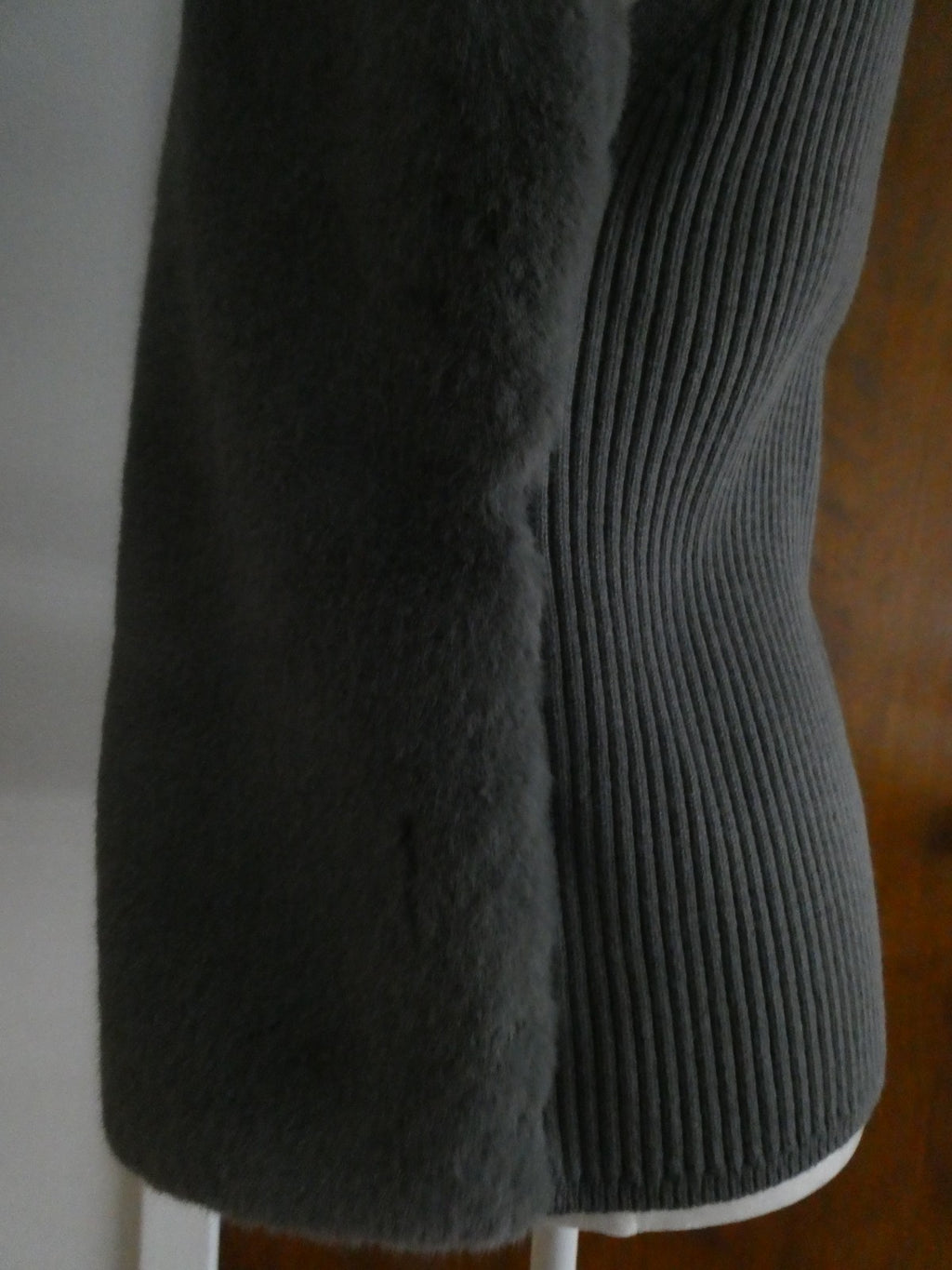 White House Black Market Women's Gray Faux Fur Sweater Vest Zip Front Size Large