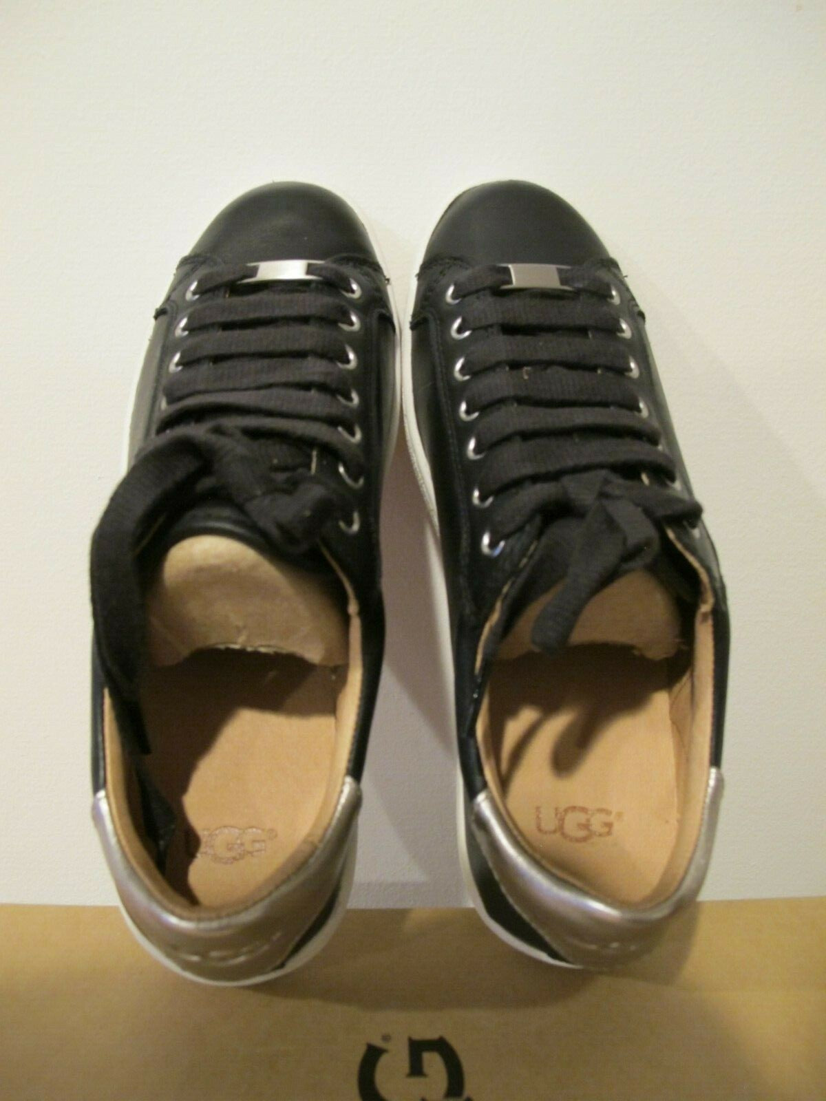 Ugg Australia Women’s Milo Black Leather Sneaker Size 6