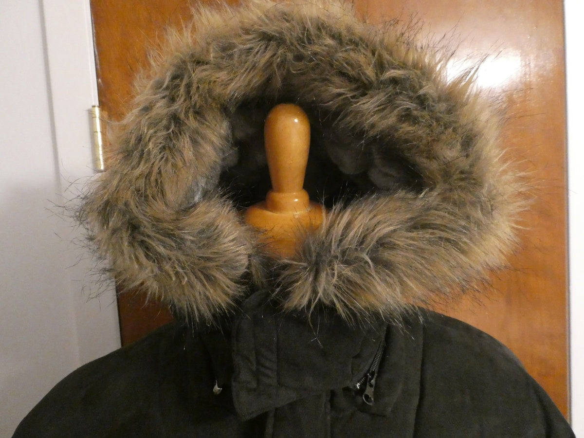 Makaveli Branded Men's Black Puffer Jacket Hood Lots of Pockets Size Medium