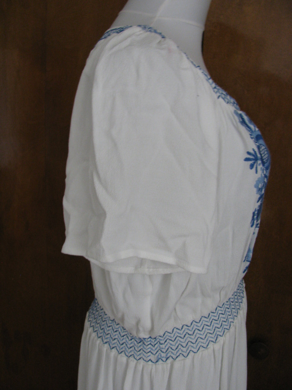 Impulse women's white embroidered dress size XLarge NWT 