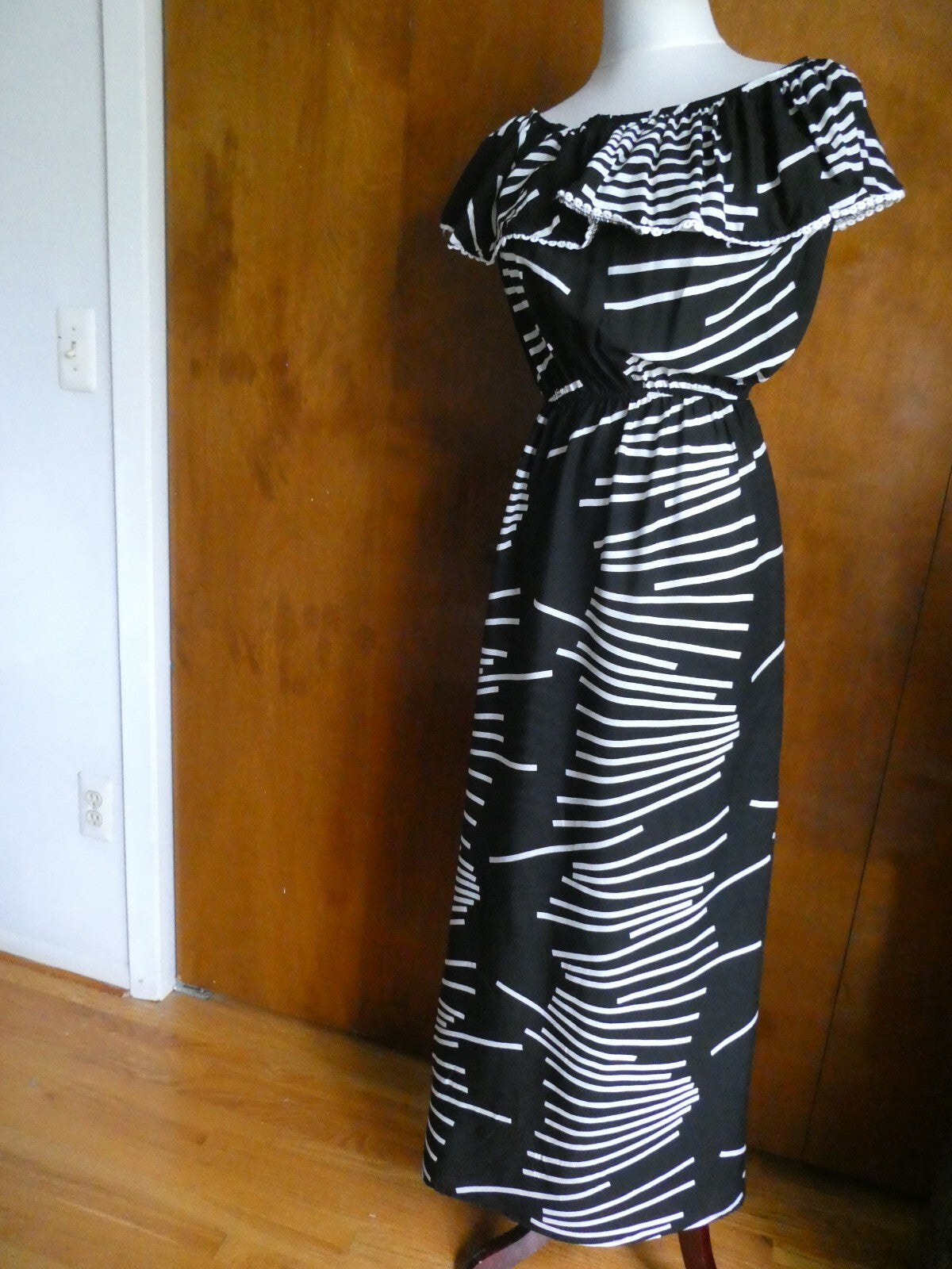J.Stars Sexy Maxi Dress Off The Shoulders Ruffles Multi-Color Black/White L/XL