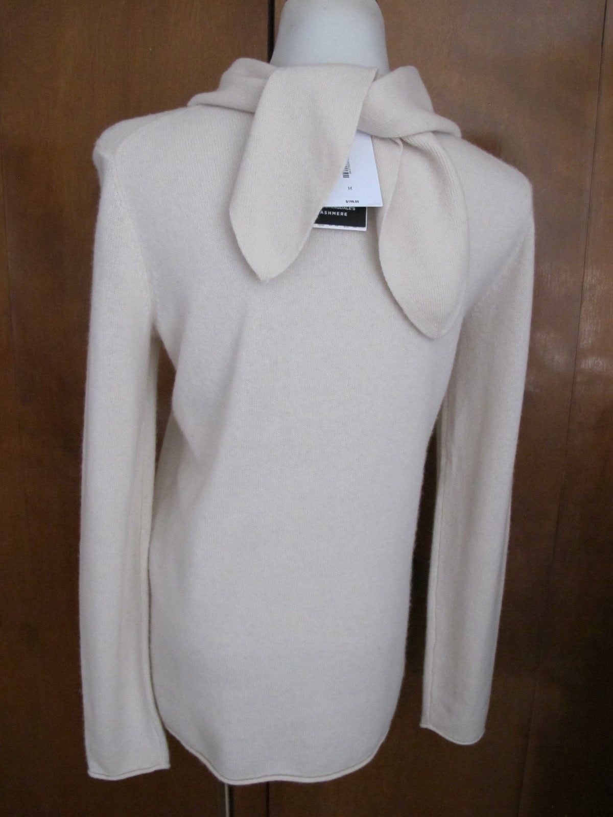 Bloomingdale’s women’s ivory 2ply cashmere neck scarf sweater Medium 