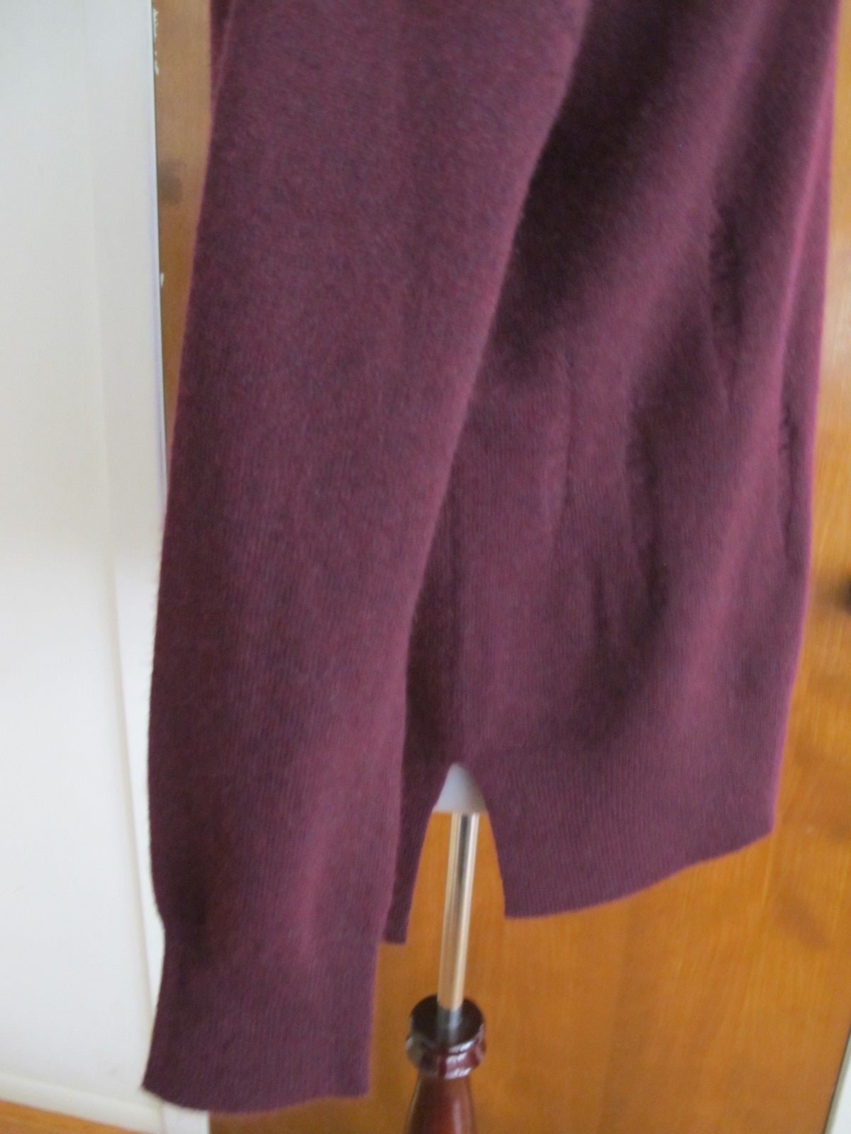Aqua Women's Burgundy Cashmere Sweater Medium 