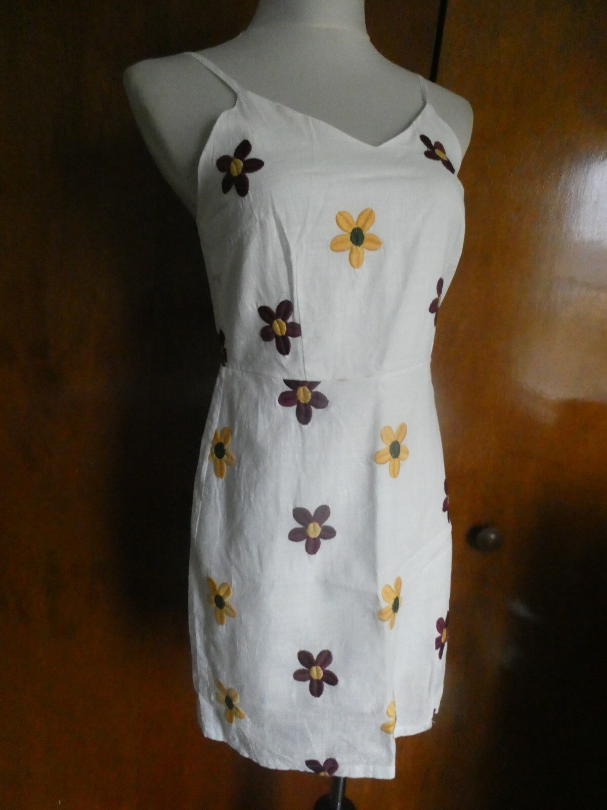 Shein women lined white embroidered dress size medium (can fit size small)