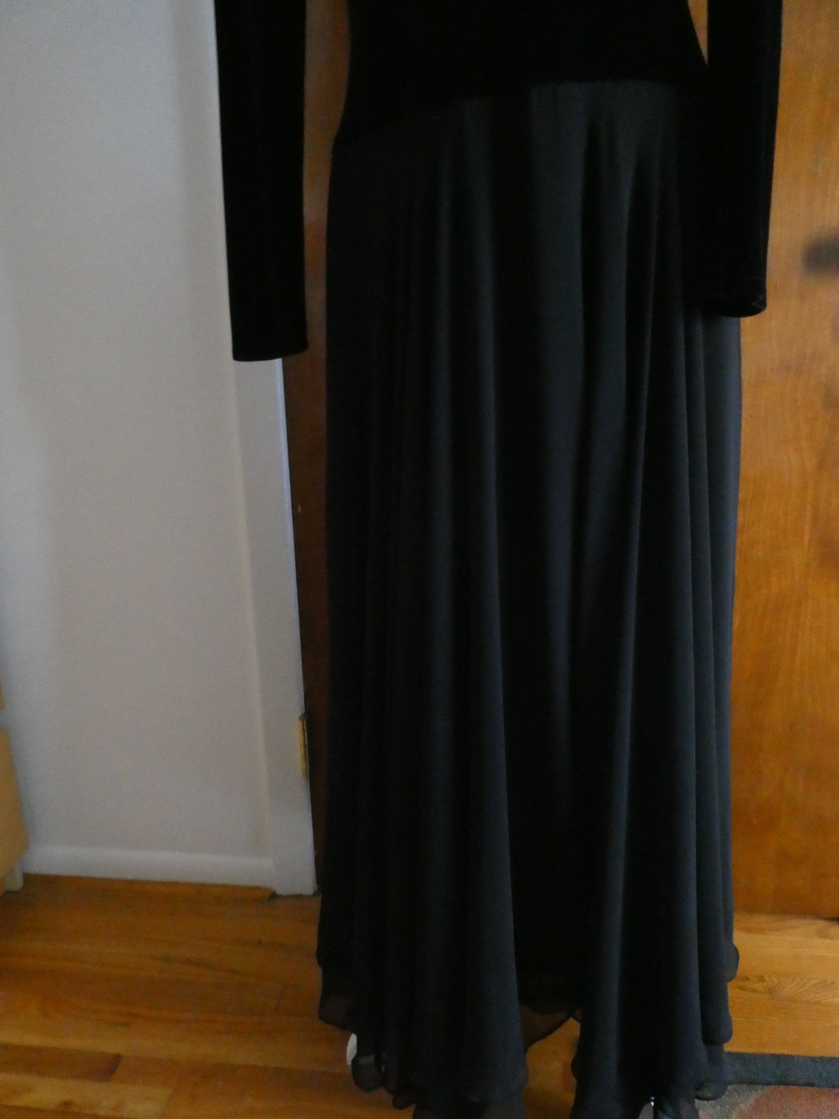 Vintage CETA B Peter Noviello Sherrie Bloom Black Velvet Maxi Lined Dress Size 8
