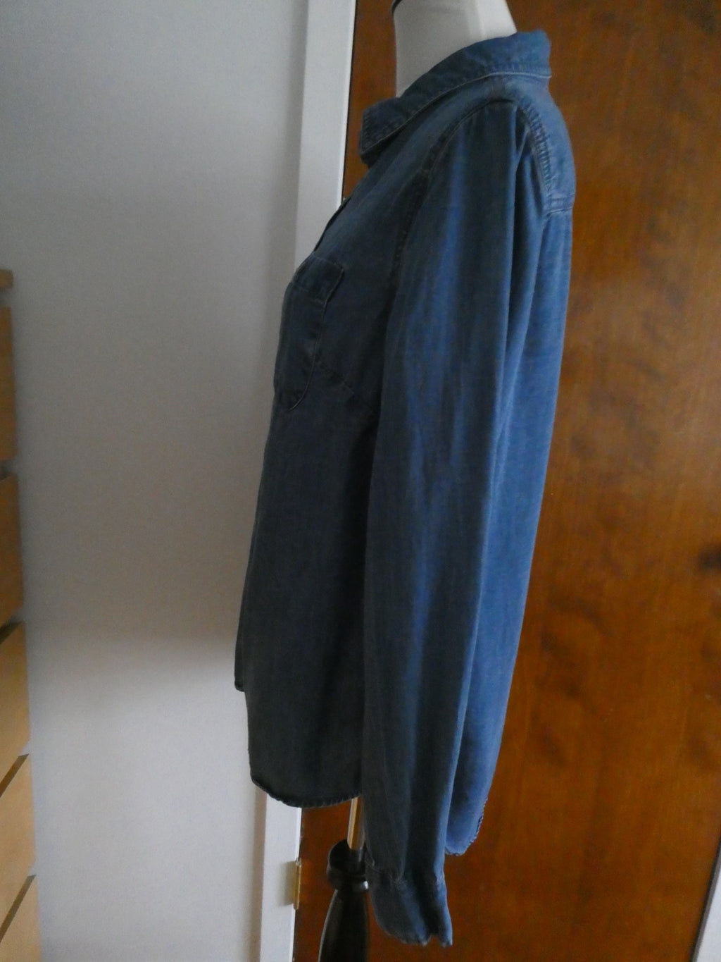 Merona Women’s Tencel Chambray Button Front Shirt Size Large Blue Long Sleeve