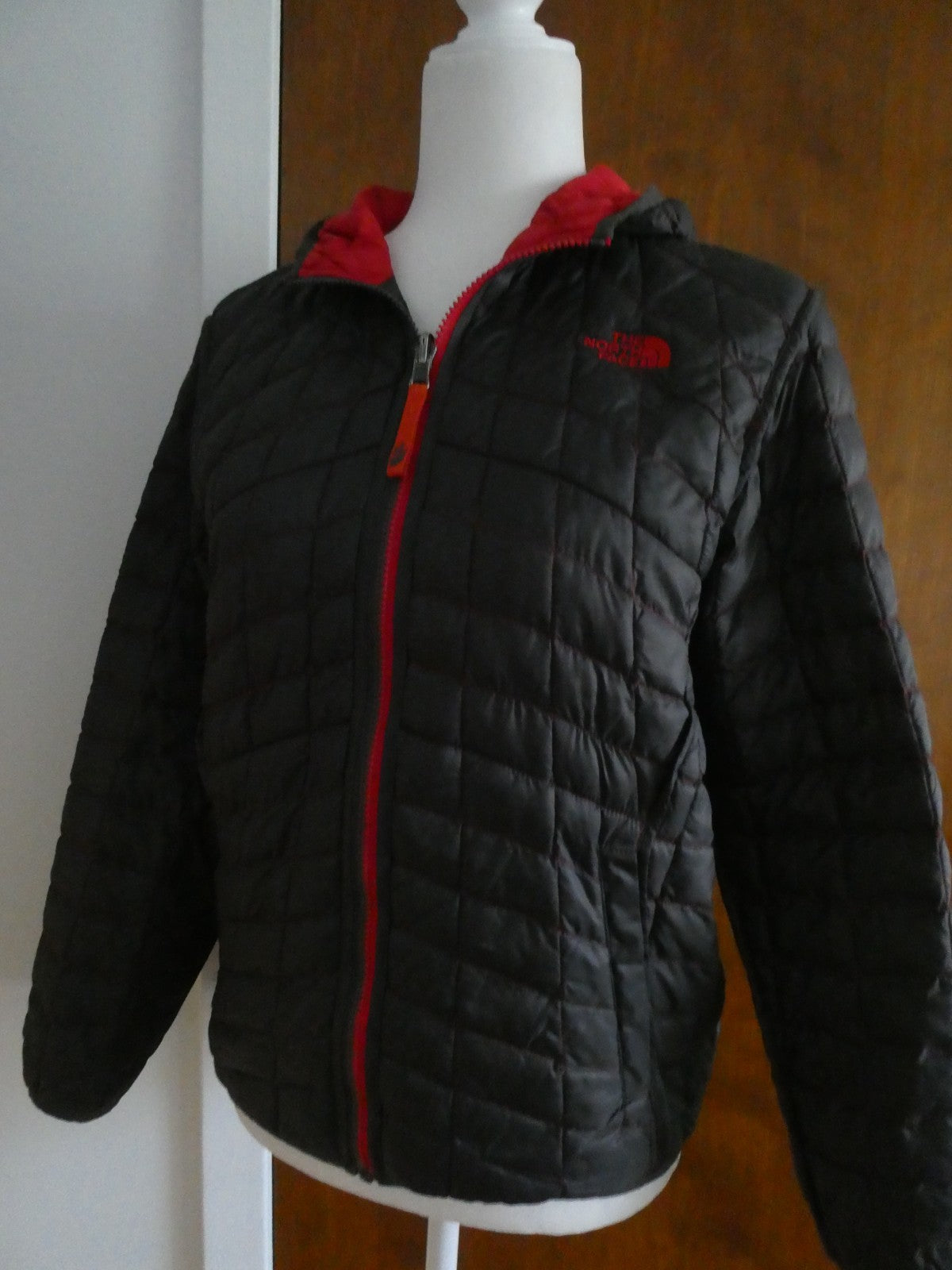 The North Face Boys Reversible Hooded Puffer Jacket Red/Black Size Large 14/16