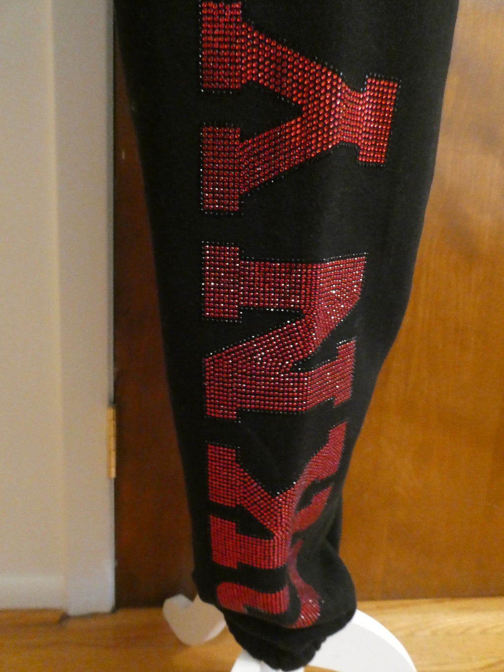 DKNY Sport Rhinestone Logo Jogger Sweatpants Black Red Size Large NWT DP5P3737