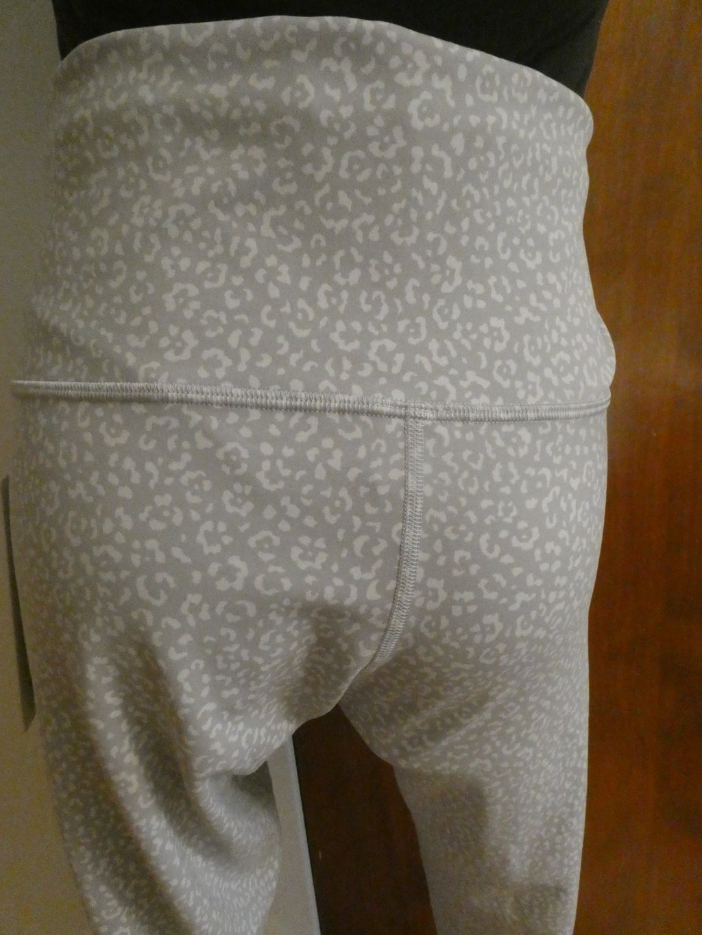 Lululemon Women Wunder Train High-Rise Crop 28" White/Gray Size 14