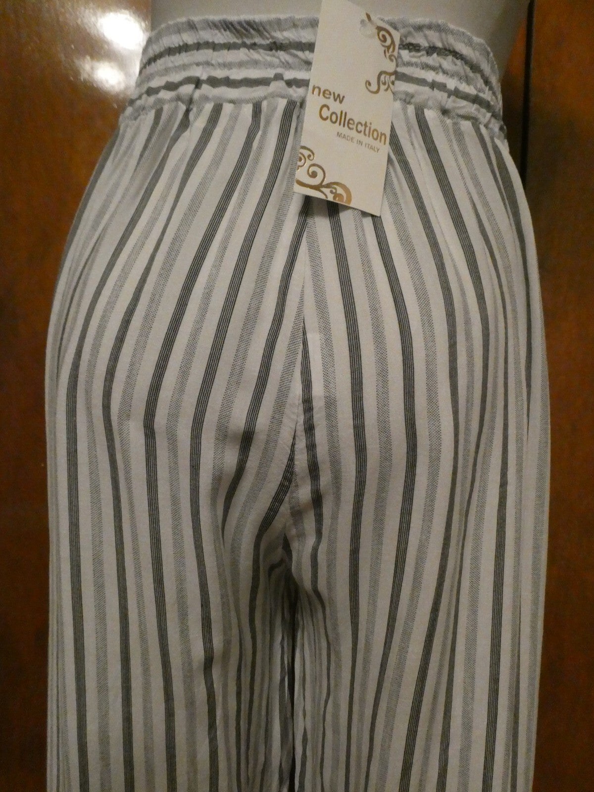 Collection Women White/Gray Viscos lightweight Summer Capris Pants Medium Italy