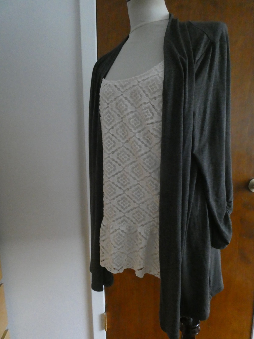 AB STUDIO Women's Gray/White Detailed built in lace overlay shell with ruffle XL